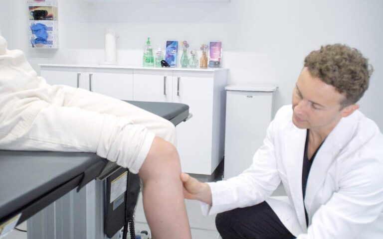 8 ویژگی بهترین پزشک برای درمان رگ و ورید